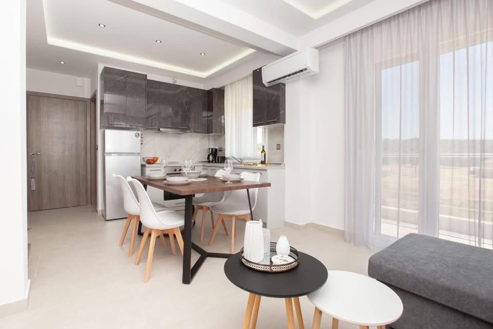Marane Luxury Suites Nea Moudania Ngoại thất bức ảnh